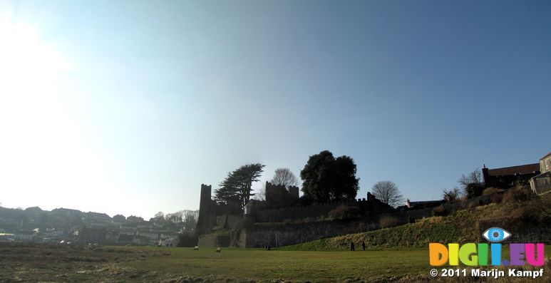 SX17735-17736 Laugharne Castle